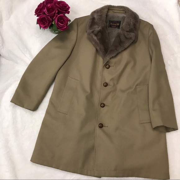 Other - Fur lined trench coat. ⭐️⭐️⭐️⭐️⭐️ 40 short